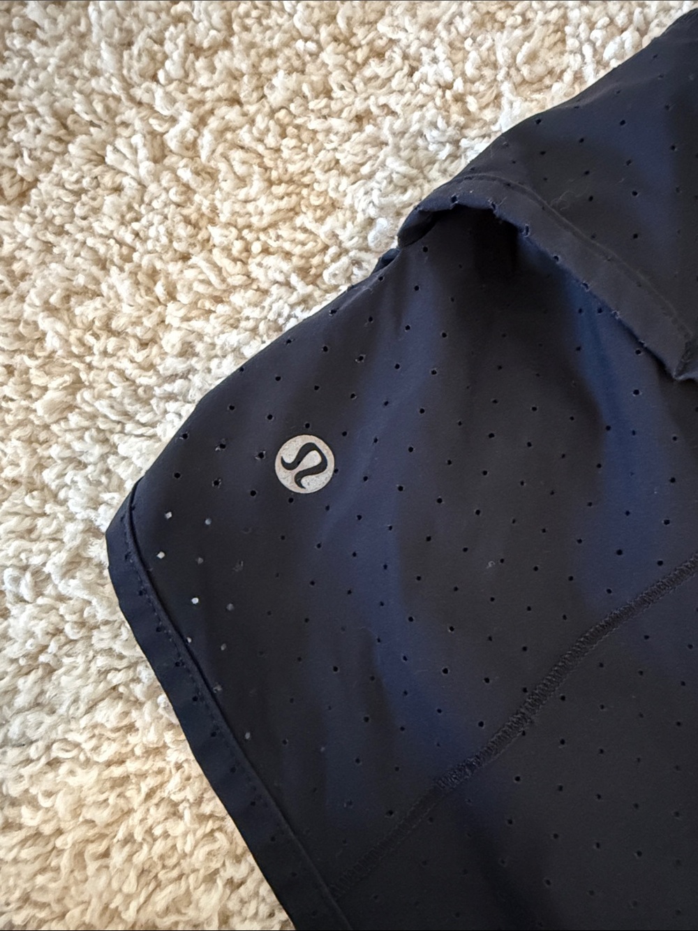 lululemon Black Women’s, Speed Shorts 2.5 in, Size 4 - Picture 4 of 4